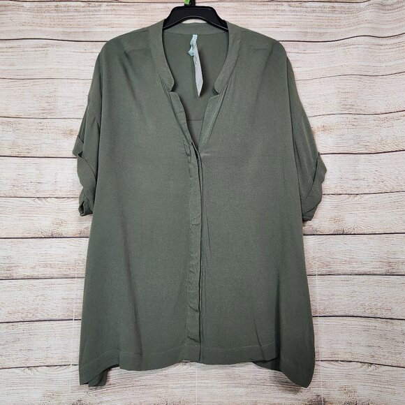NWT MAYA Hidden Button Up Blouse Short Sleeve Viscose Green Women's Size 18 (XL) - Picture 1 of 14